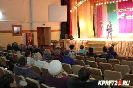 Агитбригада Тюменского обкома КПРФ за выходные дни провела встречи и концерты в семи районах Тюменской области
