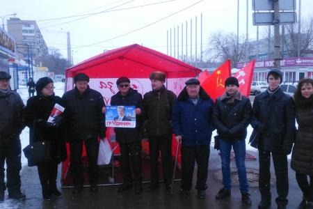 В Волгограде прошли красные пикеты "За честные выборы"