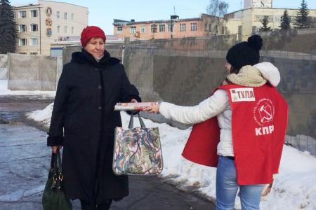 В Туле продолжается раздача агитационных материалов за Грудинина