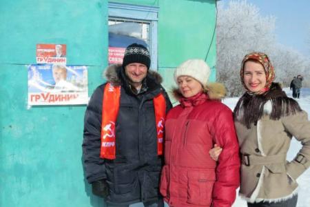 Омская область. Агитбригадой  - по предвыборной грязи!