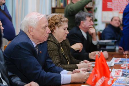 В Красноярском крайкоме КПРФ прошла встреча избирателей с доверенным лицом Павла Грудинина Максимом Шевченко 
