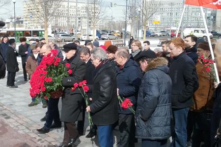 Г.А. Зюганов возложил цветы к памятнику Максиму Горькому в Москве