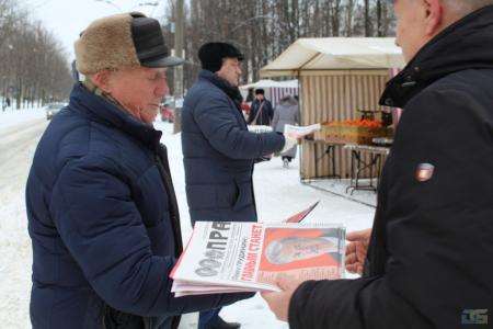 Воронежские коммунисты вместе с региональным партийным руководством ведут активную агитацию за Павла Грудинина