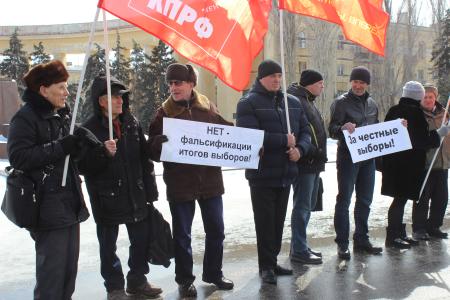 В Волгограде прошел красный пикет в защиту фактических результатов выборов