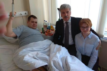 Павел Грудинин приехал в больницу к Ивану Егорову, получившему травму на выборах в Москве