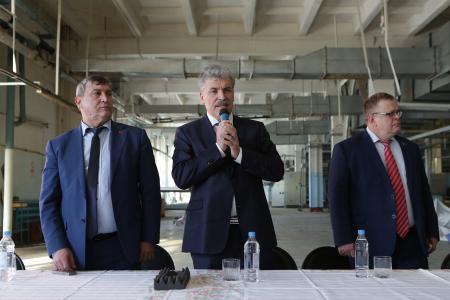 Состоялась встреча Павла Грудинина с рабочими Павлово-Посадской платочной мануфактуры