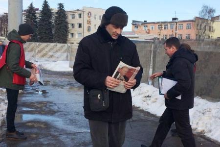 В Туле продолжается раздача агитационных материалов за Грудинина