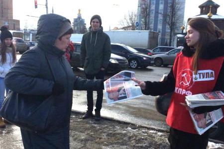 В Туле продолжается раздача агитационных материалов за Грудинина