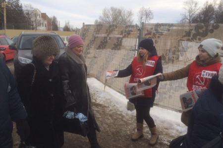 Слово правды в каждый дом! Молодые тульские коммунисты распространяют  газеты и листовки о Павле Грудинине