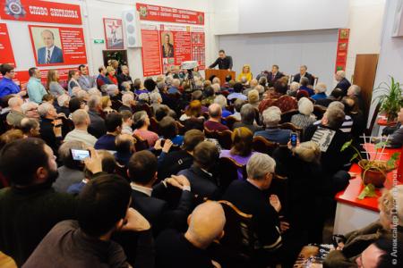 В Красноярском крайкоме КПРФ прошла встреча избирателей с доверенным лицом Павла Грудинина Максимом Шевченко 
