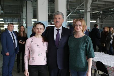 Состоялась встреча Павла Грудинина с рабочими Павлово-Посадской платочной мануфактуры
