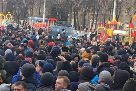 ИА REGNUM: Четыре тысячи митингующих в Кемерово требуют отставки Тулеева