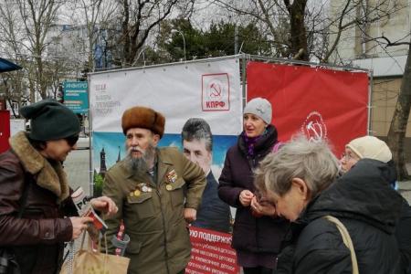 Краснодарский край, Новороссийск: активисты КПРФ проводят агитацию с помощью "кубов"