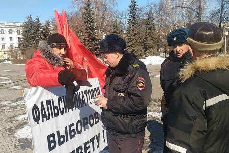 В Тюмени прошёл одиночный пикет против фальсификации итогов голосования