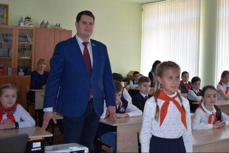 Тульские пионеры пообщались с космонавтом Еленой Серовой по телемосту
