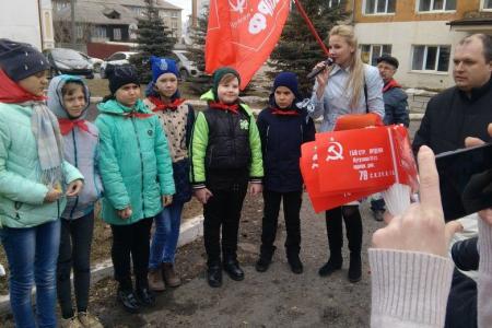 Свердловская область. Коммунисты Алапаевска ко дню рождения Ленина возродили пионерскую организацию