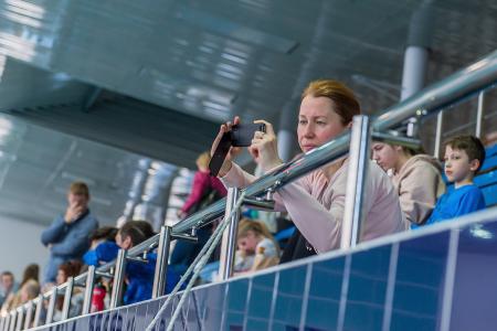 Спортклуб КПРФ провел соревнования по плаванию на длинные дистанции в бассейне
