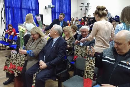 Лидер камчатских коммунистов С.А. Ванюшкин поздравил ветеранов комсомола