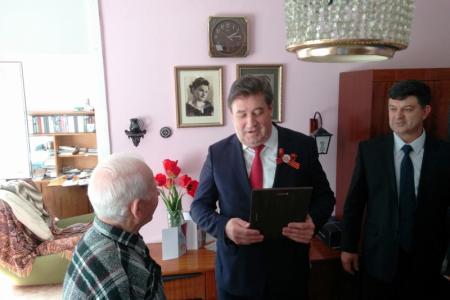 Лидер ставропольских коммунистов Виктор Гончаров поздравил Героя Великой Отечественной войны Георгия Недосекина с 95-летием