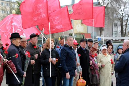 Республика Калмыкия. Цветы для вождя и учителя