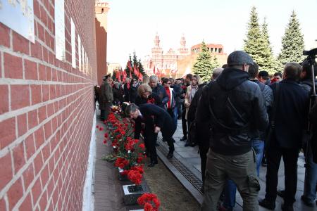 В День космонавтики коммунисты возложили цветы к могилам С.П. Королева и Ю.А. Гагарина у Кремлевской стены