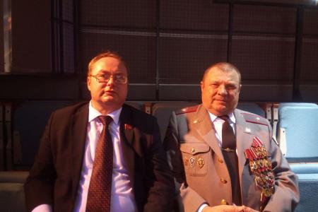 Тюменская область. Депутат-коммунист Юрий Юхневич поздравил Тобольский военкомат со 100-летием