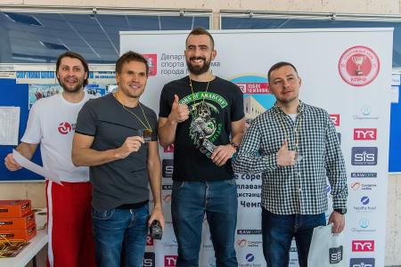 Спортклуб КПРФ провел соревнования по плаванию на длинные дистанции в бассейне