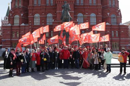 В День космонавтики коммунисты возложили цветы к могилам С.П. Королева и Ю.А. Гагарина у Кремлевской стены