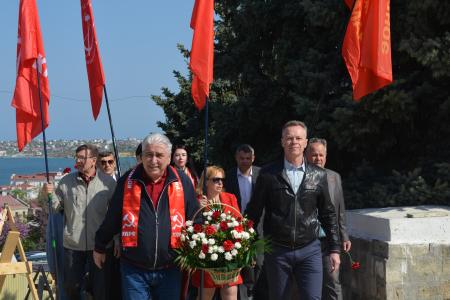 Севастопольские коммунисты почтили память Владимира Ильича Ленина