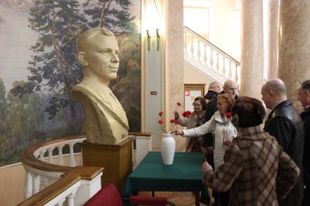 Сталинградские коммунисты провели акцию в честь первого полета человека в космос