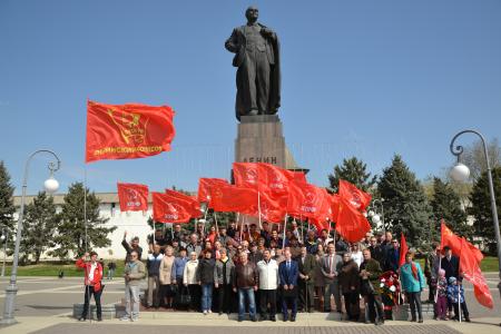 Астраханские коммунисты провели митинг в честь 148-й годовщины со дня рождения В.И. Ленина