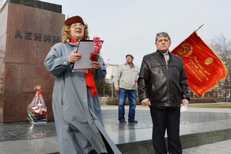 Алтайский край. Барнаульские коммунисты и комсомольцы провели торжественный митинг в честь 148-й годовщины В.И. Ленина