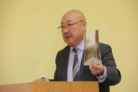 Первый секретарь Калмыкского рескома КПРФ Николай Нуров вручил медали ЦК КПРФ ветеранам-чекистам