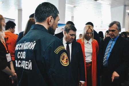 Анатолий Локоть принял участие в первом Форуме добровольческих объединений Новосибирска