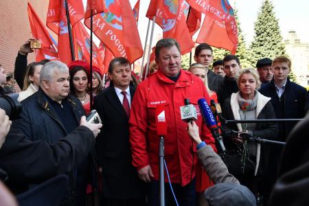 В День космонавтики коммунисты возложили цветы к могилам С.П. Королева и Ю.А. Гагарина у Кремлевской стены