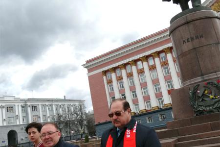 Н.Н. Иванов принял участие в  торжественном возложении цветов к памятнику В.И. Ленину в Курске