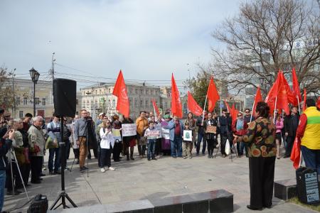 В Астрахани коммунисты провели митинг за сохранение троллейбусного транспорта