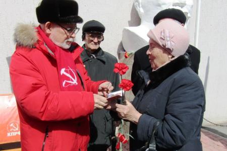 Курганские коммунисты и сторонники КПРФ почтили память В.И.Ленина
