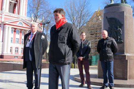 КПРФ призывает к борьбе за социализм. Митинг тамбовских коммунистов
