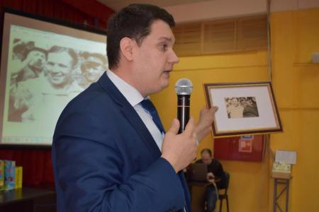 В преддверии Дня космонавтики Тульский обком КПРФ организовал для школьников видеомост с космонавтом Олегом Новицким 