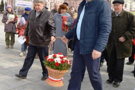 Алтайский край. Барнаульские коммунисты и комсомольцы провели торжественный митинг в честь 148-й годовщины В.И. Ленина