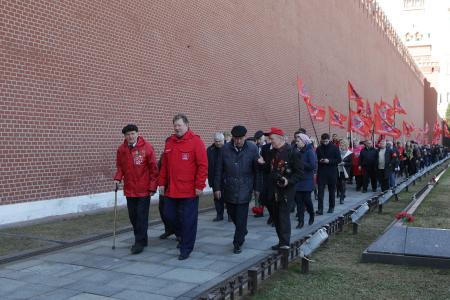 В День космонавтики коммунисты возложили цветы к могилам С.П. Королева и Ю.А. Гагарина у Кремлевской стены