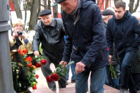 Калуга. Ленин жил, Ленин жив, Ленин будет жить!