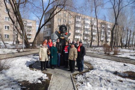 Пермь. Цветы – первопроходцу космоса!