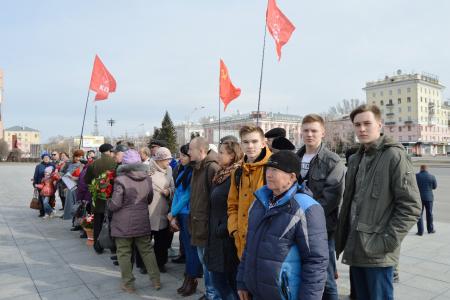 Алтайский край. Барнаульские коммунисты и комсомольцы провели торжественный митинг в честь 148-й годовщины В.И. Ленина
