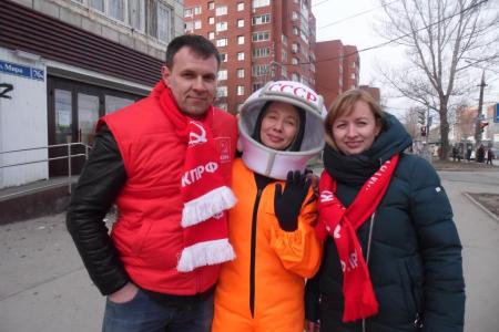 Премские коммунисты провели торжественный пикет в честь Дня космонавтики