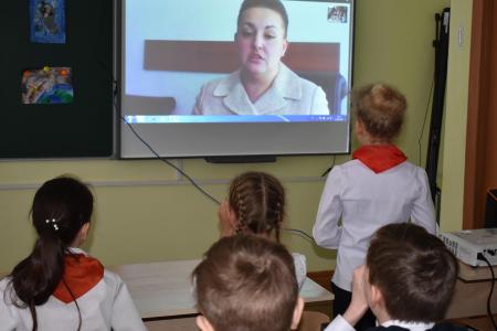 Тульские пионеры пообщались с космонавтом Еленой Серовой по телемосту