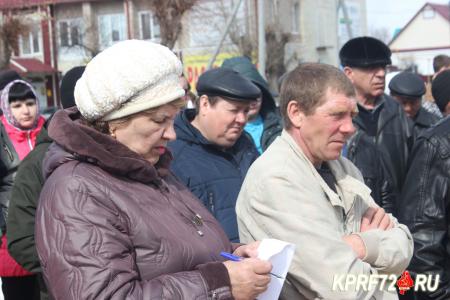 Тюменская область. Фермеры Абатского и Викуловского районов вышли на митинг в знак протеста против снижения закупочных цен на молоко от личных подсобных хозяйств