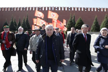 В День космонавтики коммунисты возложили цветы к могилам С.П. Королева и Ю.А. Гагарина у Кремлевской стены