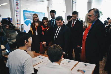 Анатолий Локоть принял участие в первом Форуме добровольческих объединений Новосибирска